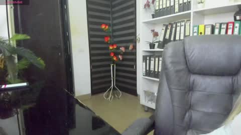 Snapshot of lisa2018 chatting on 10.18.25 lisa online show from 10.18.25