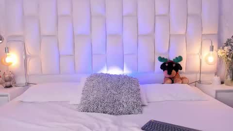 Lisa Baker online show from 12.20.25