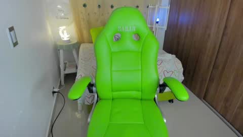 Snapshot of lisa_gerrard_ chatting on 12.27.24 Lisa  online show from 12.27.24