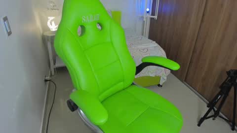 Snapshot of lisa_gerrard_ chatting on 02.07.25 Lisa  online show from 02.07.25