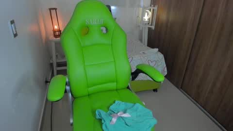 Snapshot of lisa_gerrard_ chatting on 02.17.25 Lisa  online show from 02.17.25