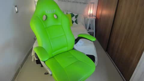 Snapshot of lisa_gerrard_ chatting on 09.25.25 Lisa  online show from 09.25.25