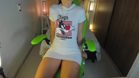 Snapshot of lisa_gerrard_ chatting on 10.17.25 Lisa  online show from 10.17.25