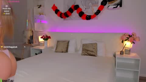 Snapshot of lisa_mccoy chatting on 10.26.25 Lisa online show from 10.26.25