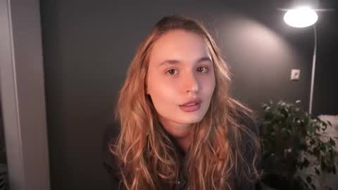 Snapshot of lisa_schiele chatting on 11.19.25 Elisabeth or Lisa online show from 11.19.25