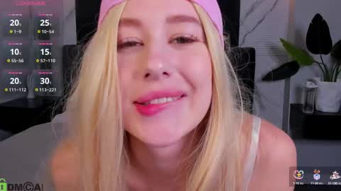 Snapshot of lisafoxy_ chatting on 10.02.25 Lisa online show from 10.02.25