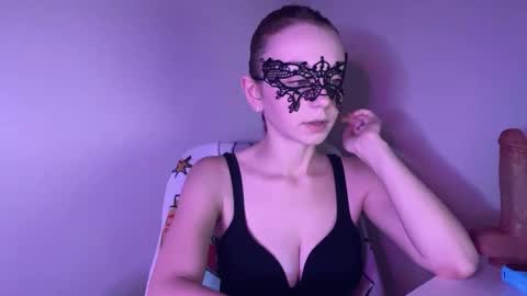 Snapshot of lisafrazier chatting on 09.10.25 Lisa online show from 09.10.25