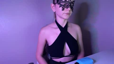 Snapshot of lisafrazier chatting on 09.13.25 Lisa online show from 09.13.25