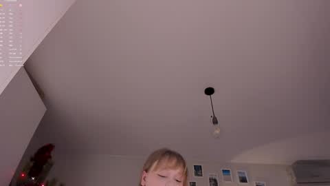 -Lisa- Help me to reach 100 thumbs up3 online show from 01.04.25