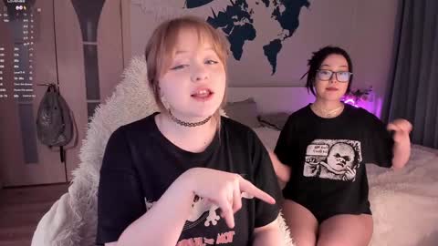 -Lisa- Help me to reach 100 thumbs up3 online show from 01.24.25