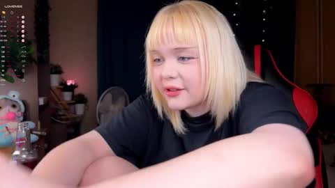 -Lisa- Help me to reach 100 thumbs up3 online show from 10.12.25