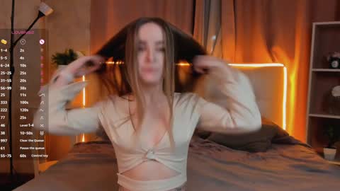 Snapshot of lisanelsona chatting on 12.30.24 Hello our names are Kate and Alice this is our first day here. online show from 12.30.24