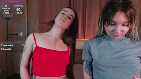 Snapshot of lisanelsona chatting on 01.11.25 Hello our names are Kate and Alice this is our first day here. online show from 01.11.25