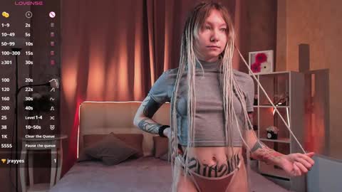 Snapshot of lisanelsona chatting on 01.28.25 Hello our names are Kate and Alice this is our first day here. online show from 01.28.25