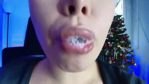 Lisbet online show from 12.26.24