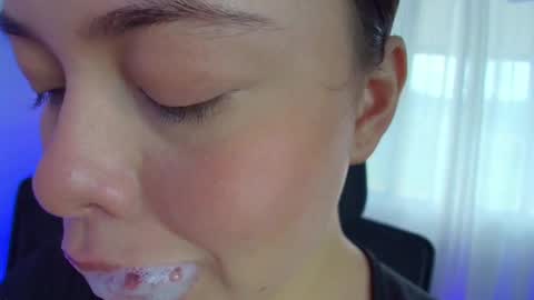 Lisbet online show from 01.30.25