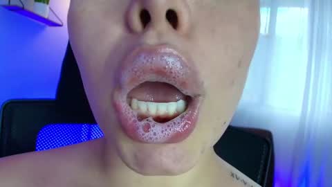 Lisbet online show from 01.30.25