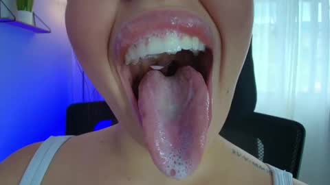 Lisbet online show from 02.18.25