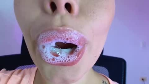 Lisbet online show from 11.21.25