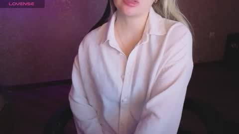 Anna online show from 04.17.26