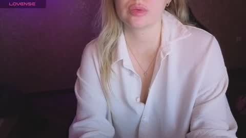 Snapshot of lisenok26 chatting on 06.18.26 Anna online show from 06.18.26