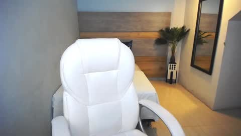 Liseth Fox online show from 12.28.24