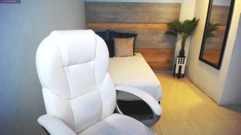 Liseth Fox online show from 02.25.25