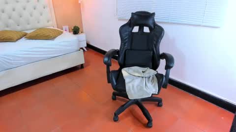 L I S S A  online show from 02.27.25