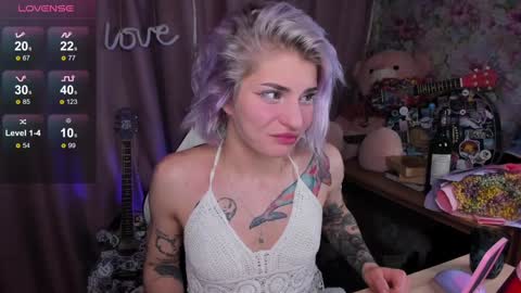 Snapshot of lissakss chatting on 12.15.24 Lissa online show from 12.15.24