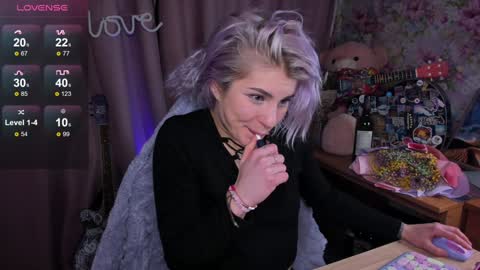 Snapshot of lissakss chatting on 12.17.24 Lissa online show from 12.17.24
