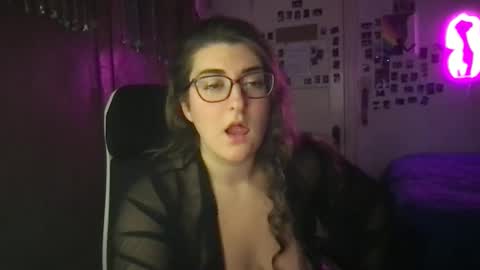 Snapshot of litlebabygoddess chatting on 11.11.25 litlebabygoddess online show from 11.11.25