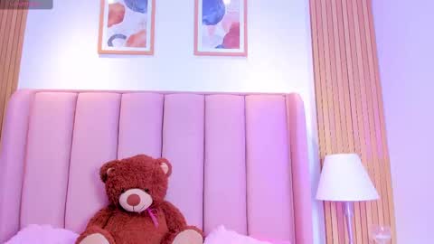 Snapshot of litlle_chanel chatting on 09.20.25 Channel online show from 09.20.25