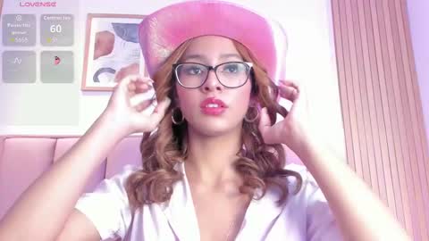 Snapshot of litlle_chanel chatting on 10.10.25 Channel online show from 10.10.25