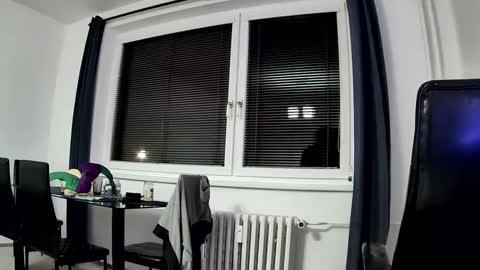 Snapshot of litlle_cockie chatting on 01.05.25 Little Cockie online show from 01.05.25