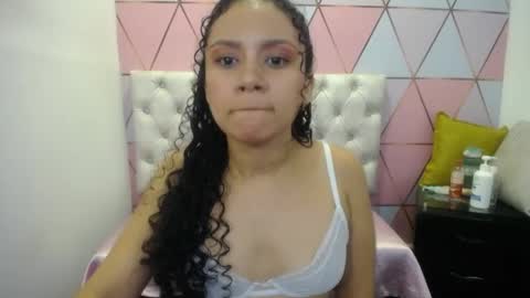Snapshot of little18doll chatting on 05.03.26 little18doll online show from 05.03.26