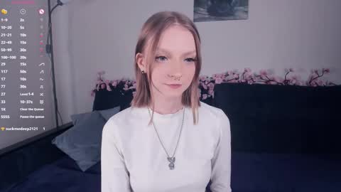 Snapshot of little__caprice chatting on 11.08.25 Bella online show from 11.08.25