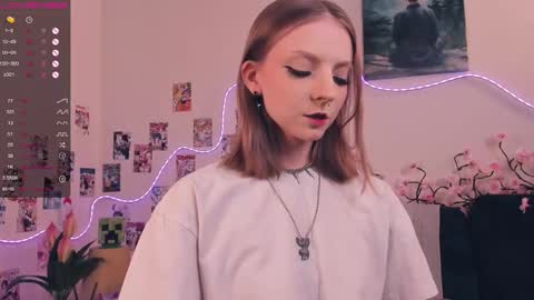 Snapshot of little__caprice chatting on 02.10.26 Bella online show from 02.10.26