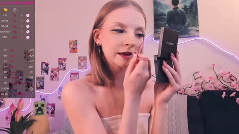 Snapshot of little__caprice chatting on 02.11.26 Bella online show from 02.11.26