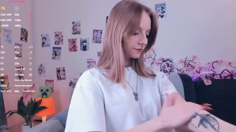 Snapshot of little__caprice chatting on 04.28.26 Bella online show from 04.28.26