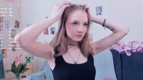 Snapshot of little__caprice chatting on 05.06.26 Bella online show from 05.06.26