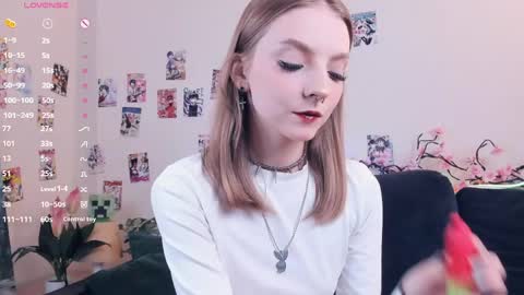 Snapshot of little__caprice chatting on 05.29.26 Bella online show from 05.29.26