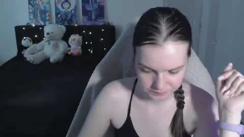 Snapshot of little__flowers chatting on 06.12.26 little__flowers online show from 06.12.26