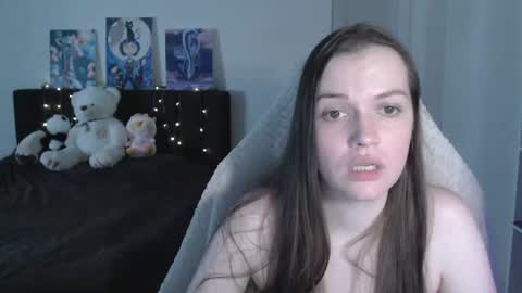 Snapshot of little__flowers chatting on 06.19.26 little__flowers online show from 06.19.26
