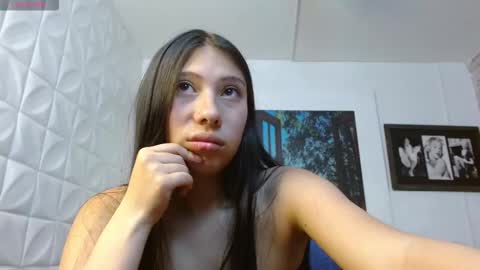Snapshot of little__sofi_ chatting on 11.12.25 Sofi online show from 11.12.25