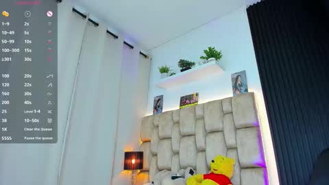 Sophie ---- connected from 1400 to 2100 Colombia time online show from 11.24.25