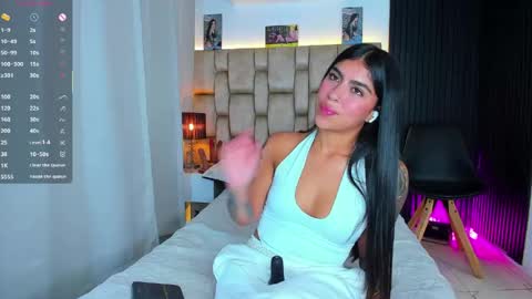 Sophie ---- connected from 1400 to 2100 Colombia time online show from 04.19.26