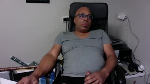 Snapshot of little_buddha chatting on 01.01.25 Pure Black Power online show from 01.01.25