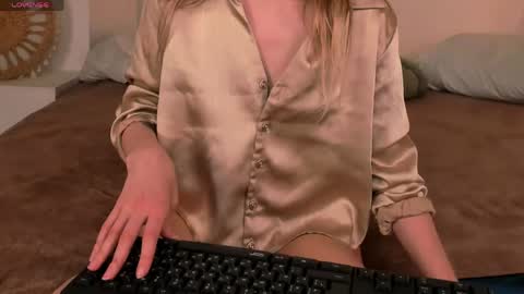 Snapshot of little_clare_ chatting on 03.27.26 little_clare_ online show from 03.27.26