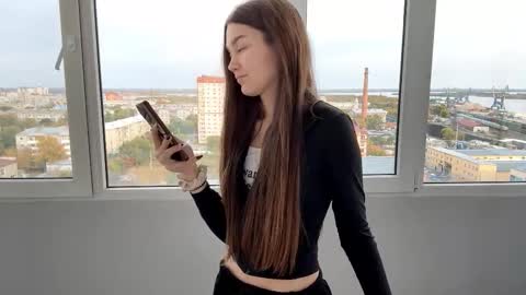 Snapshot of little_ieity chatting on 10.03.25 Viiola online show from 10.03.25