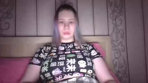 Snapshot of little_kitsune chatting on 09.29.25 Rachel online show from 09.29.25